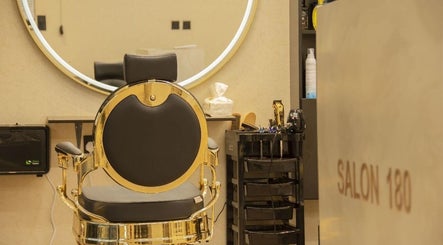 Luxurious salon chair at Salon 180 | صالون ١٨٠ للحلاقة- Dhahrat Al Badi'ah, Al Badi', Riyadh Province, SA.