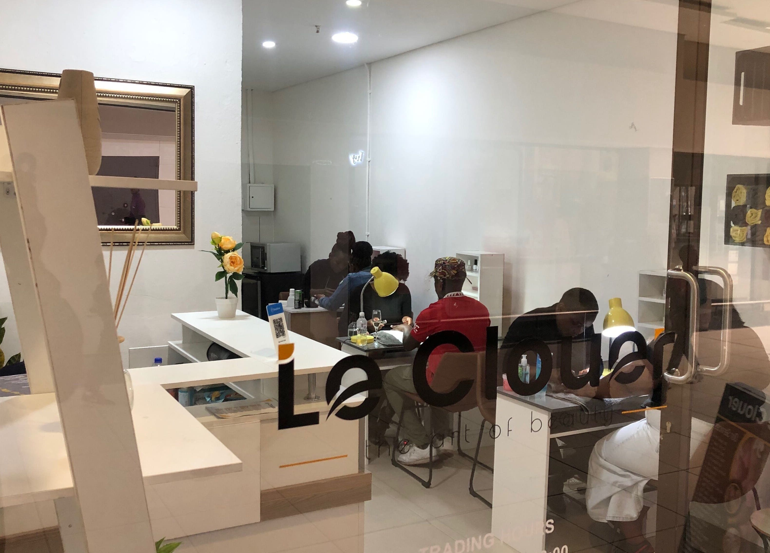 Interior view of Le Clouer beauty venue in Kempton Park, Gauteng, ZA showcasing a welcoming and elegant atmosphere.