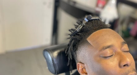 Elzzcutz image 2