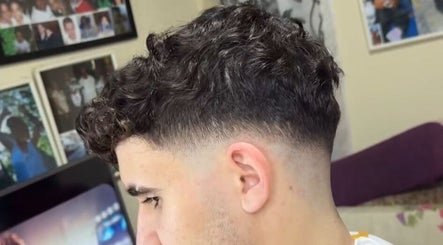 Cruz Barber image 2