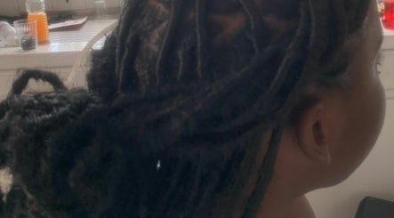Hair by Quee image 3