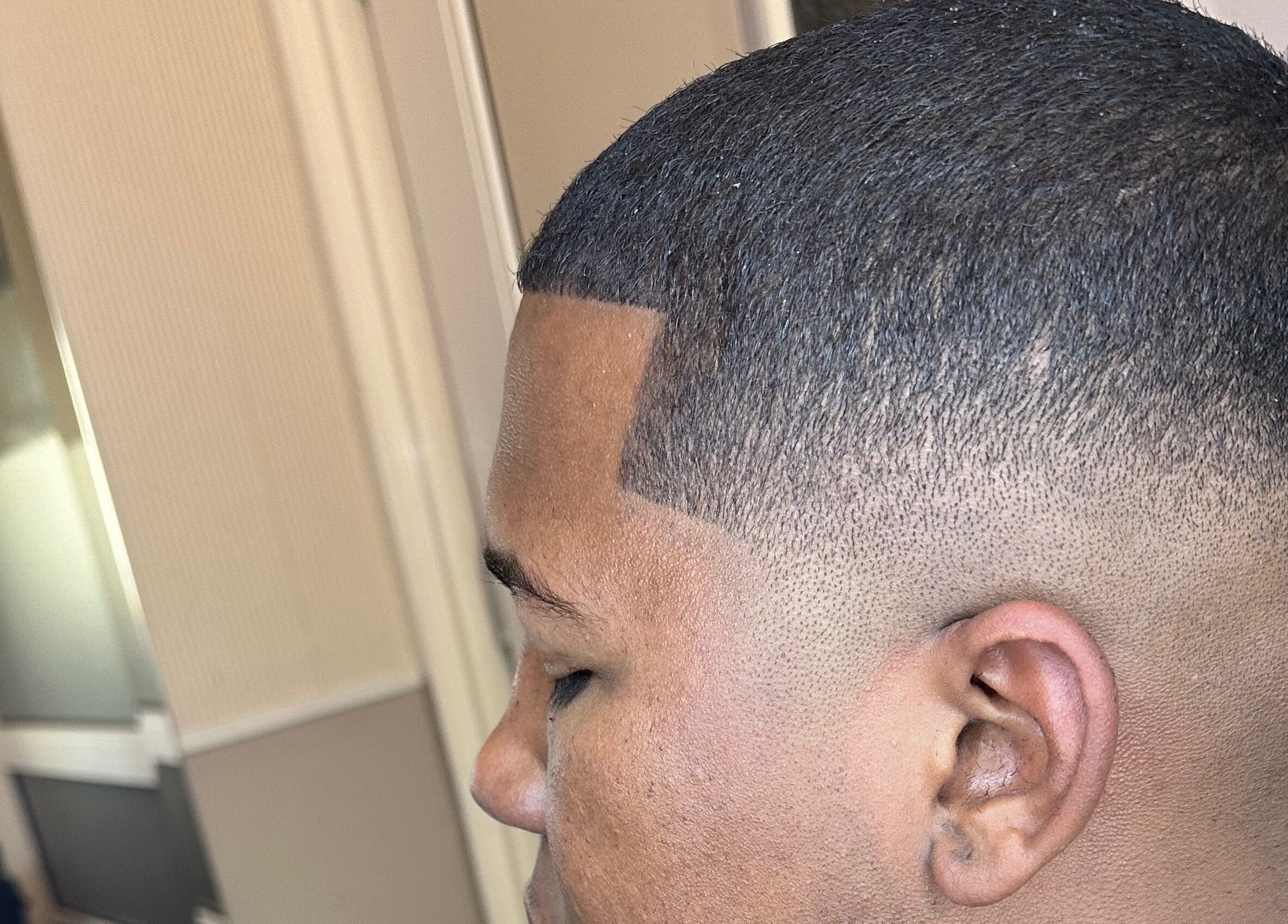 Detailed precision haircut at AB Styles and Services in Dordrecht, Zuid-holland, NL.