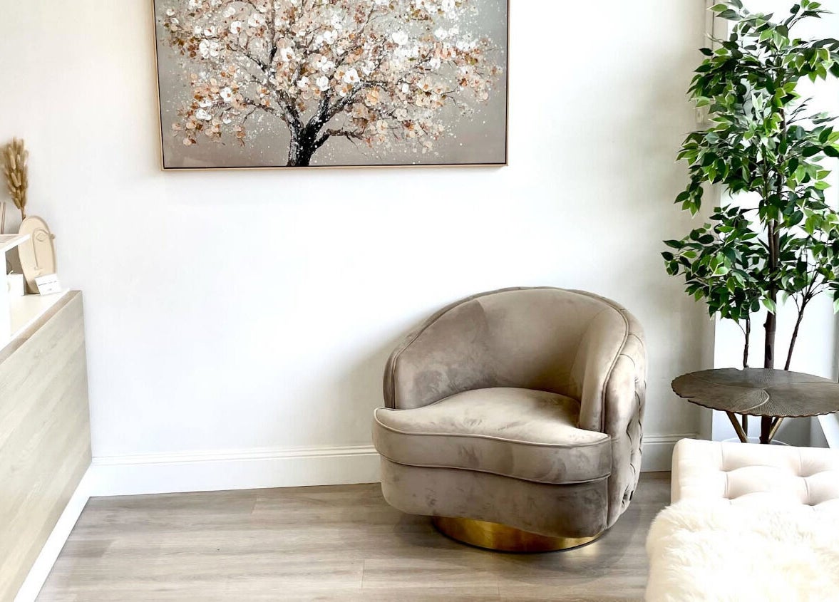 Tranquil reception area at Beauty Glow Eyelash, Bentleigh East, Victoria, AU featuring cozy seating and decor.