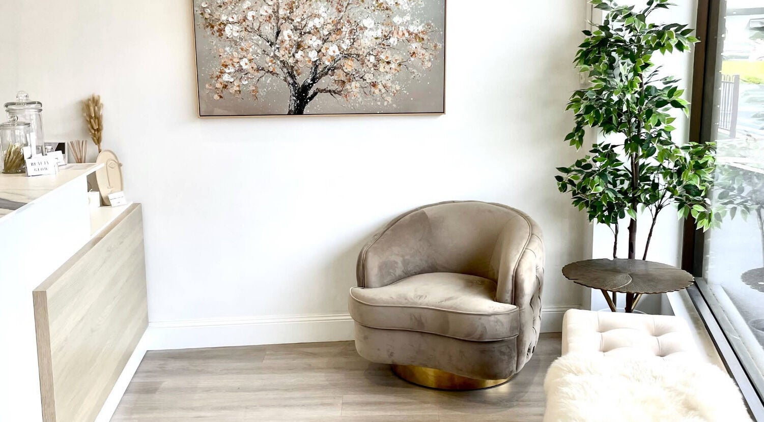 Tranquil reception area at Beauty Glow Eyelash, Bentleigh East, Victoria, AU featuring cozy seating and decor.