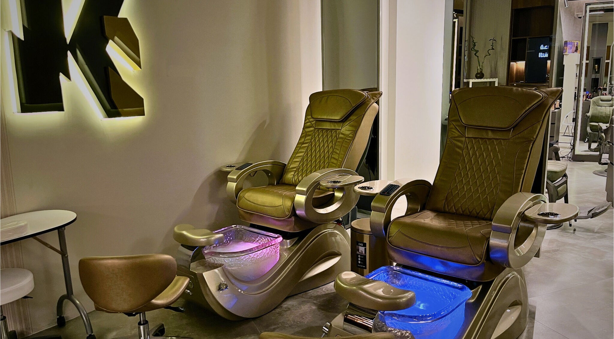 كراسي باديكير فاخرة في Kut By: كت باي بالرياض, منطقة الرياض, SA توفر تجربة استرخاء مميزة.