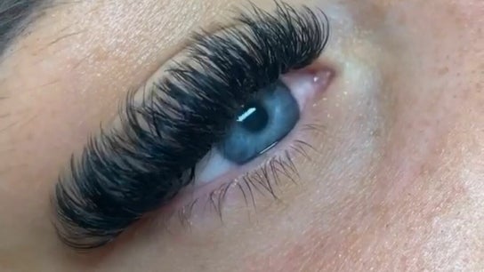 Lashes by Jessica Ellie