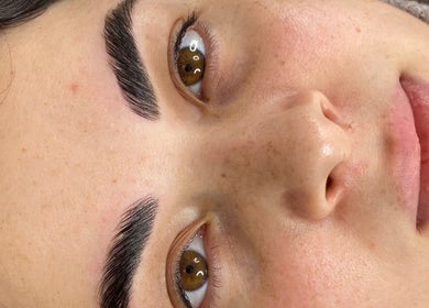 Sobrancelhas estilizadas no RM Brazilian Care em Amsterdam, Noord-Holland, NL.