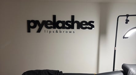 Image de Pyelashes Lips And Brows 3