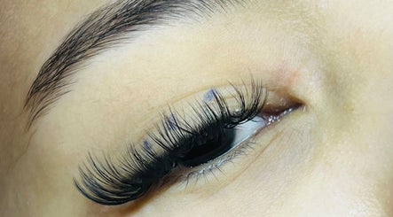 Luxe Lash image 3