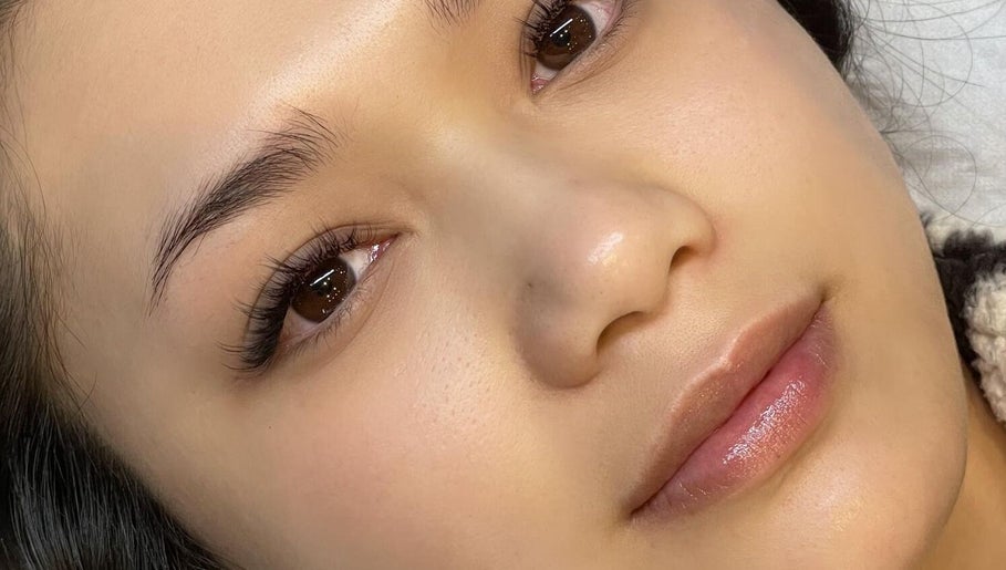 London Lash Lounge Chiswick image 1