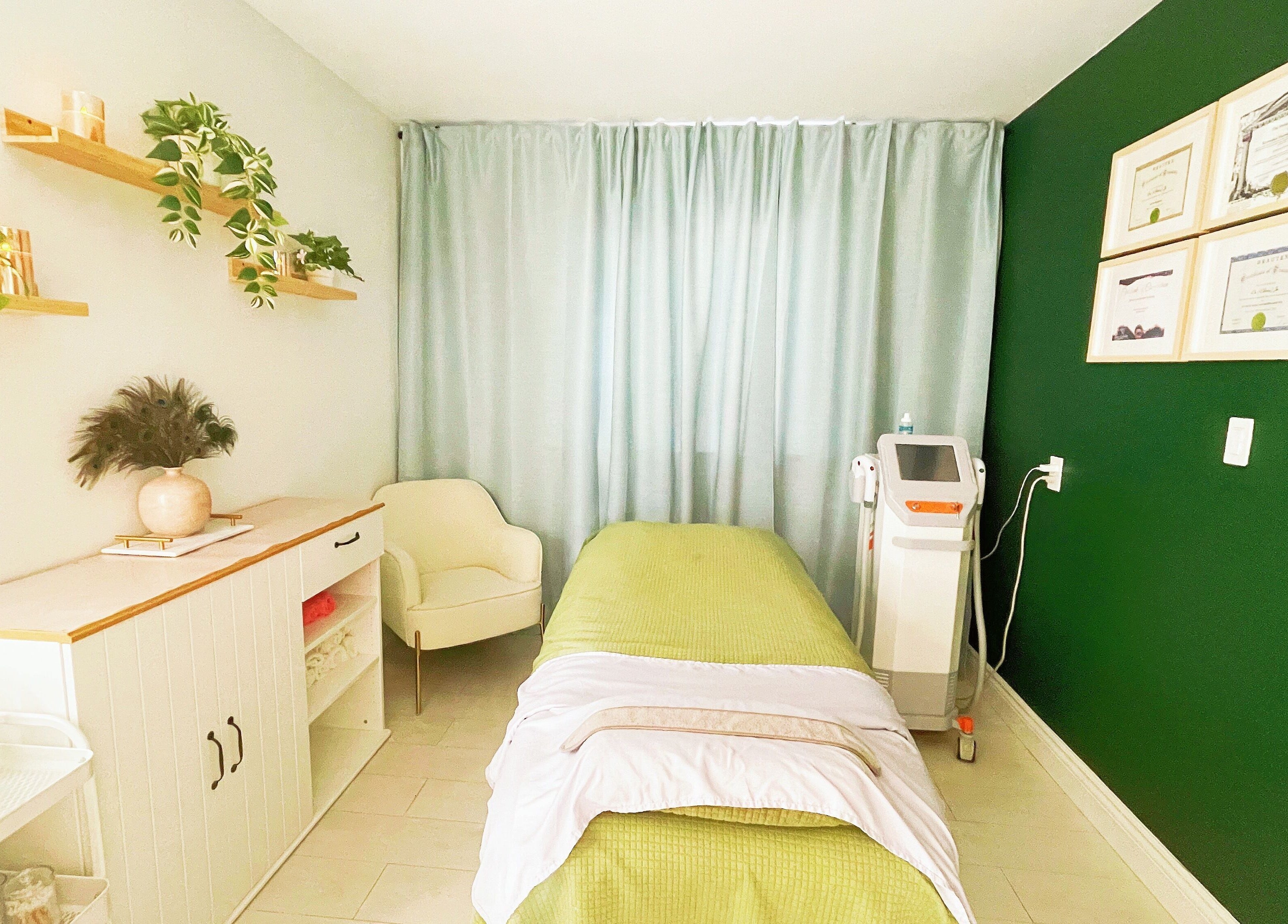 Relaxing treatment room at SPA OJAS, Winnipeg, Manitoba, CA, with cozy decor and green accents.