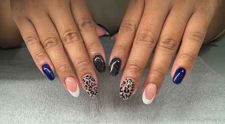 Emhál’qwem’ Nails