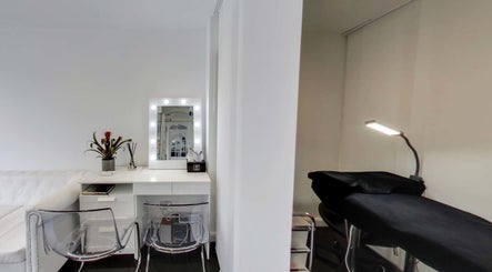 Inga Lash and Co image 2
