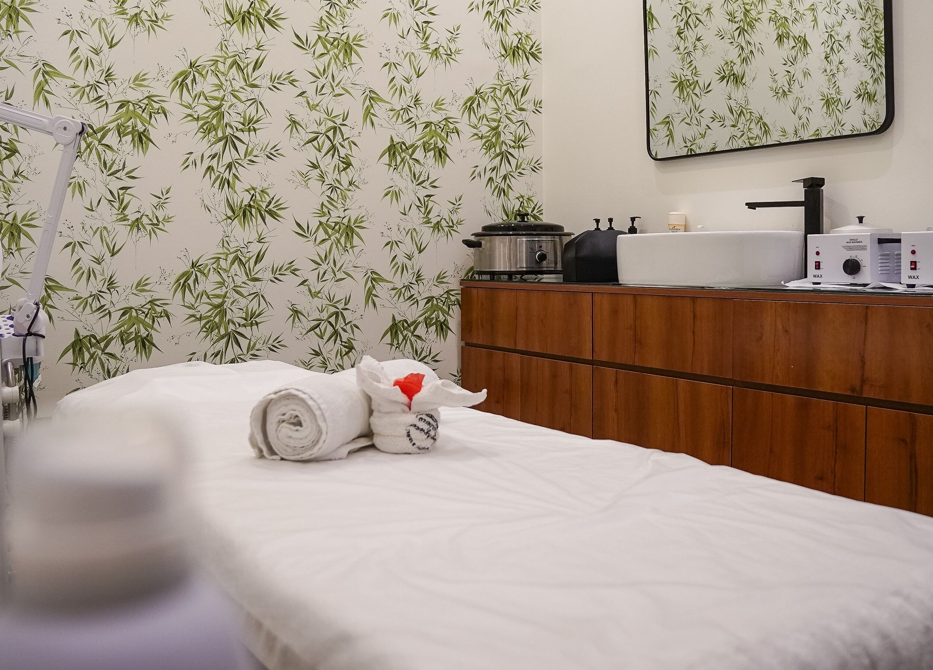 Relaxing treatment room at Backyard Barbers in أبو ظبي, أبو ظبي, AE with bamboo decor and spa facilities.