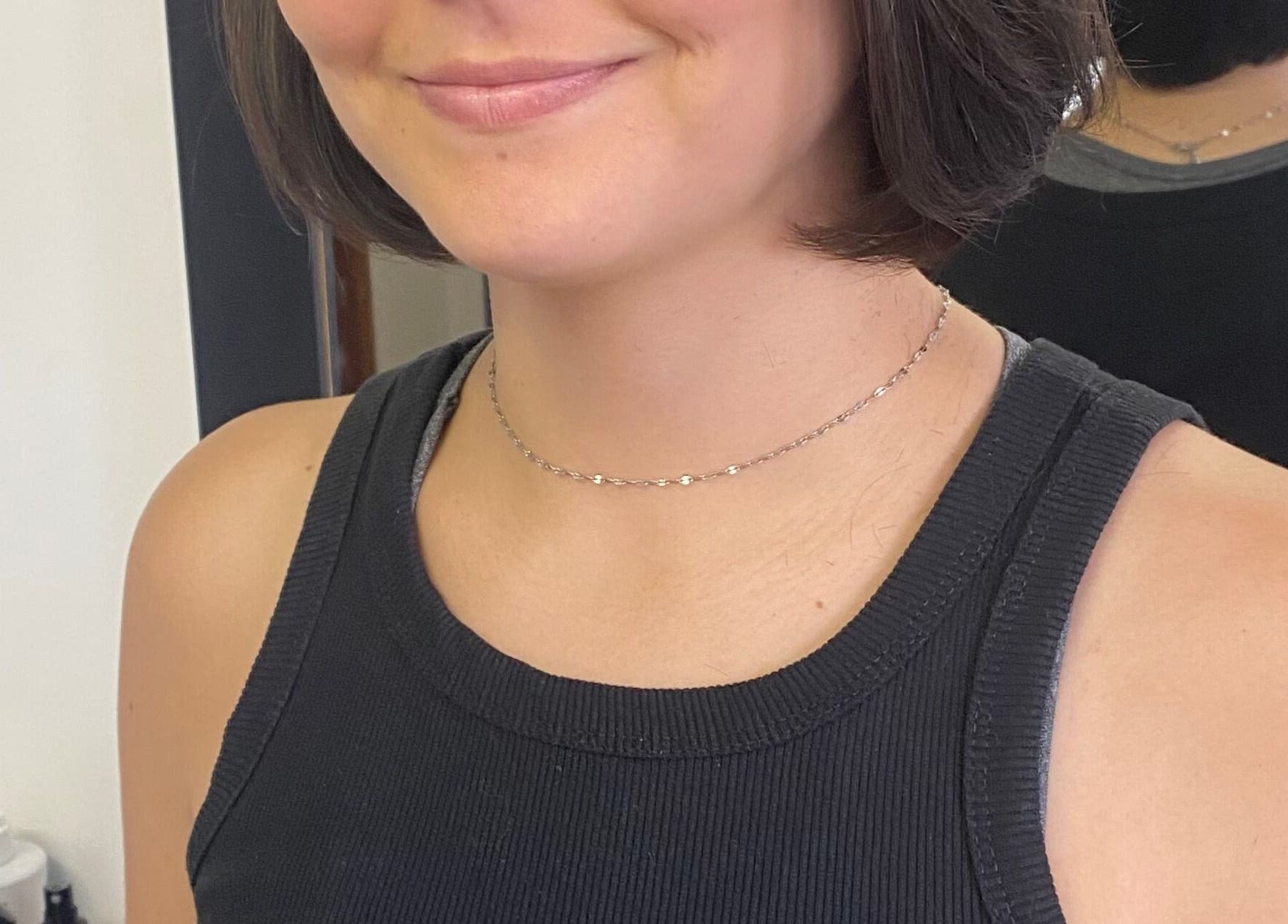 Cliente sorrindo com colar lindo no Studio Helcio Costa, Distrito Federal, Distrito Federal, BR.