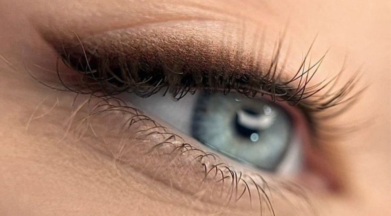 Close-up of expertly applied eyeliner at Francieli Fabri PMU in Woking, England, GB.