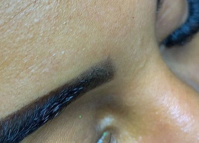 Close da sobrancelha modelada em Lashes by Lovers - São João de Meriti, Rio de Janeiro, BR.