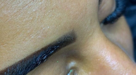 Close da sobrancelha modelada em Lashes by Lovers - São João de Meriti, Rio de Janeiro, BR.
