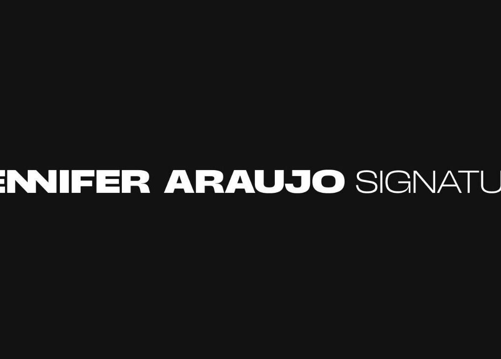 Logotipo de Jennifer Araujo Signature en Caracas, Miranda, VE, sobre fondo negro.