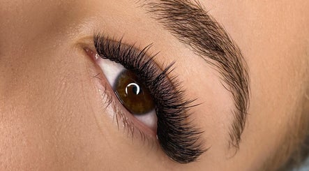 Immagine 2, OM Lash Center