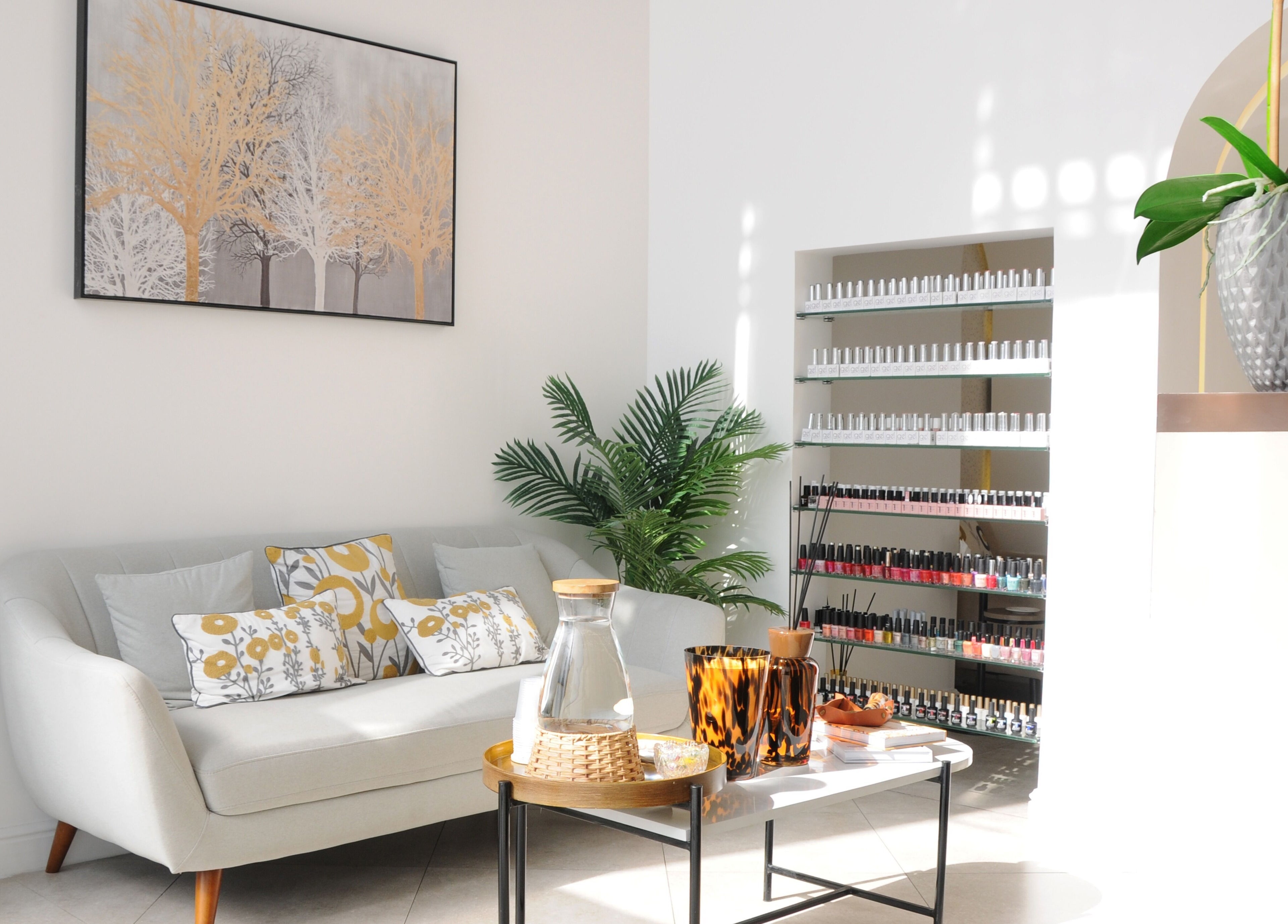 Cozy lounge at Daffodil SPA | دافوديل سبا, الرياض, منطقة الرياض, SA with stylish decor and nail polish display.