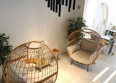 Relaxing lounge area at Daffodil SPA | دافوديل سبا in الرياض, منطقة الرياض, SA featuring cozy hanging chairs.