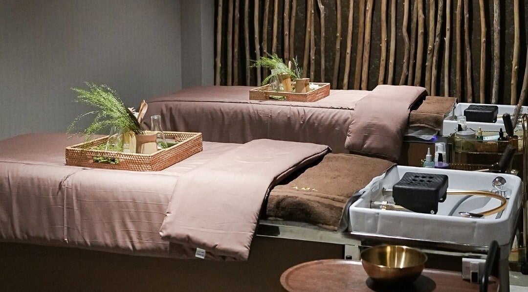 Tranquil massage beds at Ame Spa Thamrin in Daerah Khusus Ibukota Jakarta, ideal for relaxation treatments.