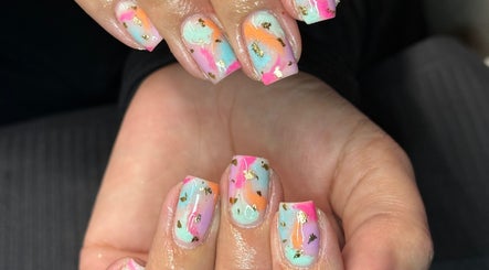 hình ảnh 3 của Holy Nails