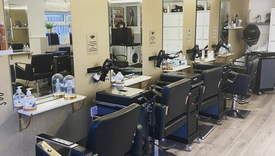 Loxx Hair Salon, bild 1