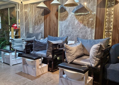 Comfortable pedicure seating area at Nón Spa, Đà Nẵng, Đà Nẵng, VN, with elegant decor and plush chairs.