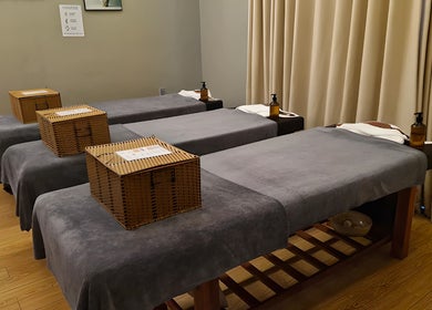 Tranquil massage room at Nón Spa, Đà Nẵng, Đà Nẵng, VN with cozy grey massage tables and warm lighting.
