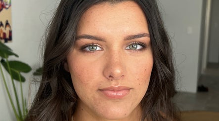 Dystinct Beauty image 3