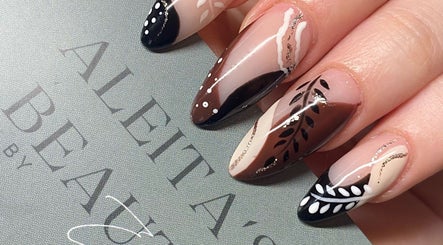 Intricate nail art design at Aleita’s Beauty in Kilmarnock, Scotland, GB, showcasing sophisticated patterns.