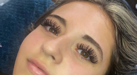 lashes by ashleigh