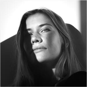 Nichole vedoucí nehtový technik