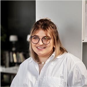 Sarah nehtový technik