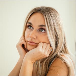 Eleanor съсобственик на салон