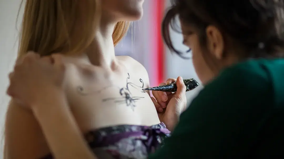 Erstelle ein Angebot an Tattoo- und Piercingservices, das sich von anderen abhebt